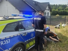 Uderzył w ogrodzenie i uciekał pieszo przed policją. 45-letni motocyklista z Żor usłyszał zarzuty