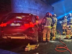 BMW uderzyło w wiadukt na A4. Trzy osoby ranne, jedną zabrał śmigłowiec LPR