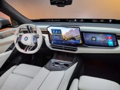 BMW twierdzi, że młodsi kierowcy nie chcą przycisków, bo wolą rozmawiać z samochodem