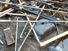 Włamali się do magazynu przy ul. Reja. Ukradli przewody, agregat i sprzęt do ćwiczeń