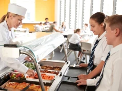 Niezdrowe posiłki szkolne w większości placówek w Anglii