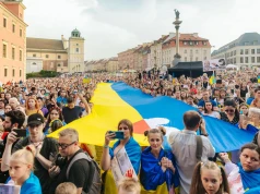 Tysiące osób świętowało niepodległość Ukrainy w Warszawie. Wręczenie nagród „Stand With Ukraine”