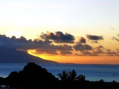 Tahiti. Wpław przez Morze Księżycowe