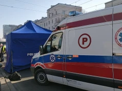 Z ostatniej chwili. Tragedia na warszawskich Bielanach. Śmieciarka śmiertelnie potrąciła kobietę