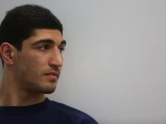 Enes Kanter Freedom wyrzucony z meczu WNBA po bójce, kontynuuje kampanię przeciwko transpłciowym zawodniczkom