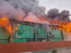 Ogromny pożar ubojni drobiu. Na miejscu dziesiątki strażaków
