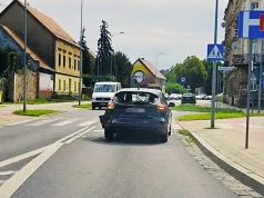 Kolizja przy przejściu dla pieszych na ulicy Jaworzyńskiej w Legnicy