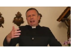 Ksiądz usłyszał na ulicy "dzień dobry" i... zaskoczył wpisem. Internauci bezlitośni: "Można stworzyć taki scenariusz?"