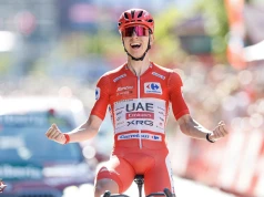 Vuelta a España 2026: Tadej Pogačar atakuje na 50 kilometrów do mety i pewnie triumfuje