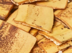 Wsadź do słoika skórkę banana i posyp sodą. Stworzą niezastąpiony duet