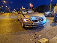 Znów to samo na tym skrzyżowaniu. Tym razem kierowca Jeepa wjechał w BMW
