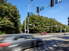 Nie zawsze trzeba zatrzymać się na żółtym świetle. Przepisy mówią o jednym wyjątku