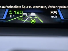 Auto jedzie samo i łamie przepisy? W Chinach mandat może dostać producent