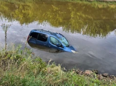 Wyprawa na ryby z przygodami. Auto stoczyło się do Wisły