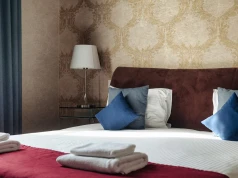 Dlaczego na łóżku w hotelu leży "szalik"? Zdejmujemy go, a jest tam nie bez powodu