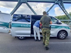Jeden skakał po aucie, drugi miał ponad 4 promile. Policja powiedziała „dość”