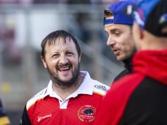 Żużel. Gorąco na Wyspach! Chris Harris… powalił rywala na tor! (WIDEO)