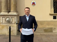 Łukasz Gibała także składa dokumenty do komisji wyborczej