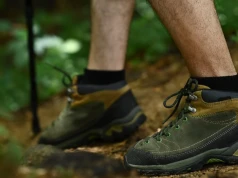 Buty trekkingowe męskie – jak wybrać idealny model na trudne szlaki?