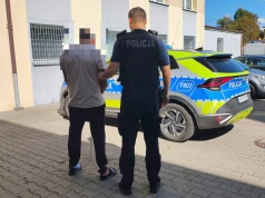 Atak nożem w Kutnie. 47-latek usłyszał zarzut i trafił do aresztu