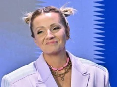 Zaszalała ze stylizacją. Kreacja z siateczki to jeszcze nie wszystko