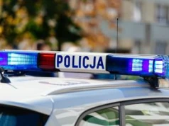 Kradli w sklepach w Gnieźnie. Policja ponownie prosi o pomoc w rozpoznaniu trzech mężczyzn