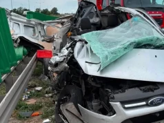 Makabryczny widok na A4. Bus wbił się w naczepę ciężarówki przewożącej zboże