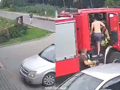 Zaledwie 3 minuty. Niezwykłe nagranie pokazuje błyskawiczną reakcję ochotniczej straży pożarnej od usłyszenia alarmu do wyjazdu na akcję