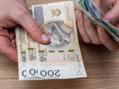 Ledwo doczekują do kolejnej wypłaty. Nowe dane obnażają problem dwóch pokoleń Polaków
