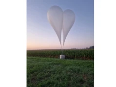 Balony odnalezione na polu w Jabłonce Kościelnej. Policja zabezpiecza znalezisko