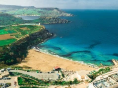Malta i Sycylia ratują plaże… piaskiem spod morza. Eksperci w szoku