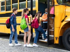 Szadek zakupi nowy autobus do przewozu uczniów