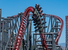 Kolejka górska Six Flags Magic Mountain 'X2' powiązana z kilkunastoma poważnymi urazami mózgu, dwoma zgonami