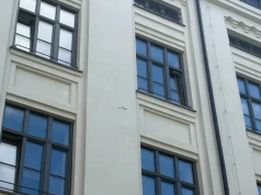 Fabryka Koppela po rewitalizacji. Z budynku już odpada tynk