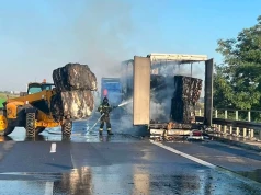Pożar naczepy z makulaturą na autostradzie A4