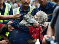 Pokiereszowane ciała zmieszane z błotem i jedno zdanie z Nepalu: módlcie się za nas