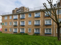 Nowe zasady social housing? Reform UK chce eksmisji za zaniedbane ogrody i bałagan w domu