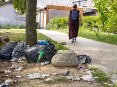 Problem ze śmieciami na parkingu przy Dunikowskiego