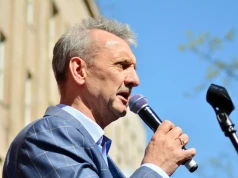 Wakacje z podziałem na tury jak ferie? Szef ZNP ostro reaguje. Jest stanowisko MEN