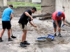 Razem dla Pokoju w Łambinowicach – młodzi Niemcy porządkowali teren dawnego obozu Lamsdorf
