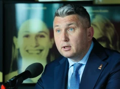 Piesiewicz potrzebował pomocy przy zakupie zegarka. Ten model można znaleźć poniżej ceny katalogowej
