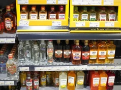 Posłowie chcą zakazać sprzedaży „małpek”