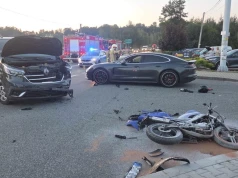 Wypadek na DK75 w Czchowie. Zderzyły się trzy pojazdy, motocyklista trafił do szpitala