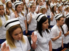 Dyplom jest, pracy nie ma. Młodym coraz trudniej wejść do zawodu pielęgniarki
