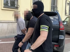 Trzech Rosjan zatrzymanych w Warszawie. W mieszkaniu znaleziono broń z zatartymi numerami