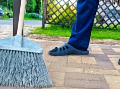 Wylewasz colę na rdzę, kamień i mech? Sprawdź, nim uszkodzisz powierzchnię