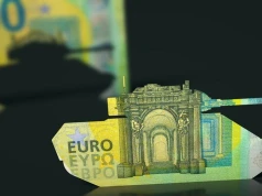Euro tak drogie nie było od ponad miesiąca. Złoty trafiony, ale nie tak, jak forint