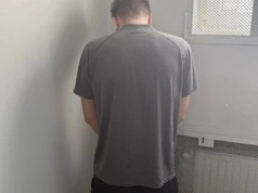 Pobił 18-latka i zaatakował innych. 32-latek zatrzymany przez policję
