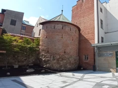 Muzyka i literacki humor w plenerze. 'Najmniejsza Scena Świata” w Zakątku Spycimira Leliwity