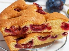 To ciasto ze śliwkami zrobisz w 10 minut. Resztę załatwi piekarnik